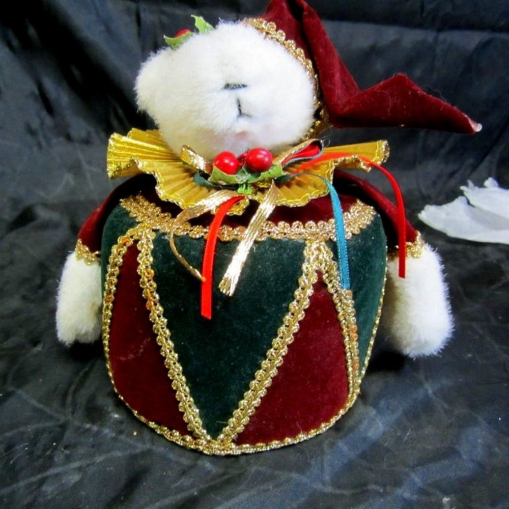 VINTAGE 80'S VELVET BURGUNDY/DK GREEN MUSICAL ANIMATED CHRISTMAS DECORATION
